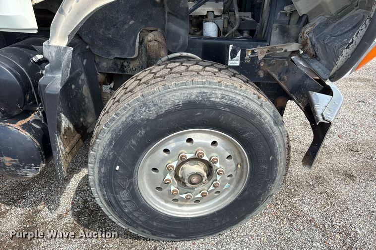 image for item OF9348 2005 Mack CV713 dump truck