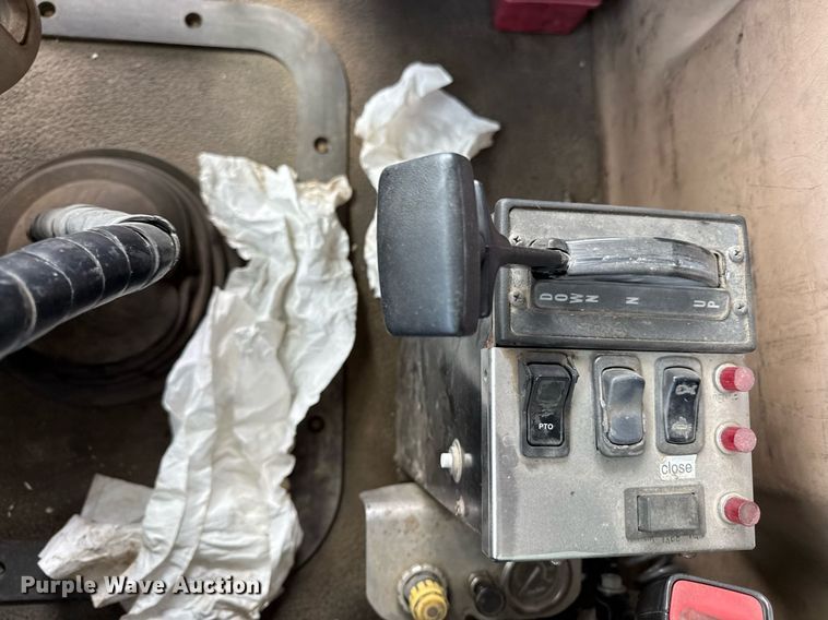 image for item OF9348 2005 Mack CV713 dump truck