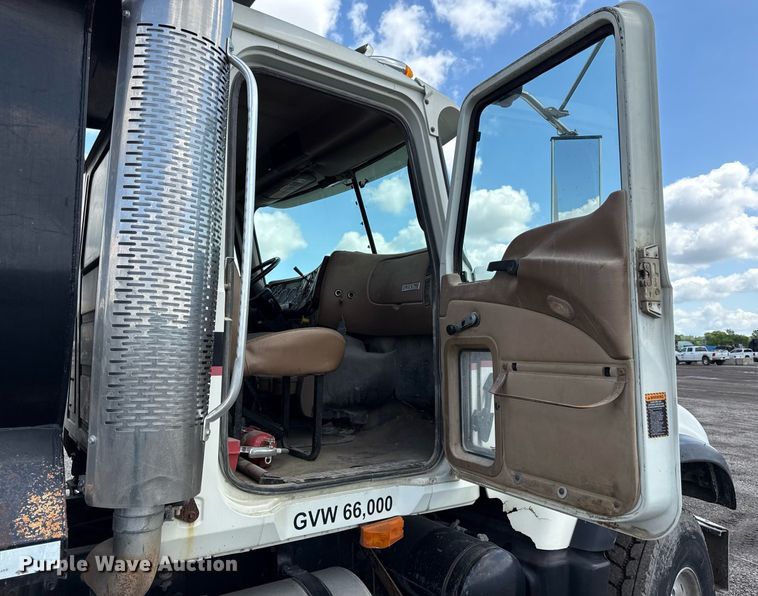 image for item OF9348 2005 Mack CV713 dump truck