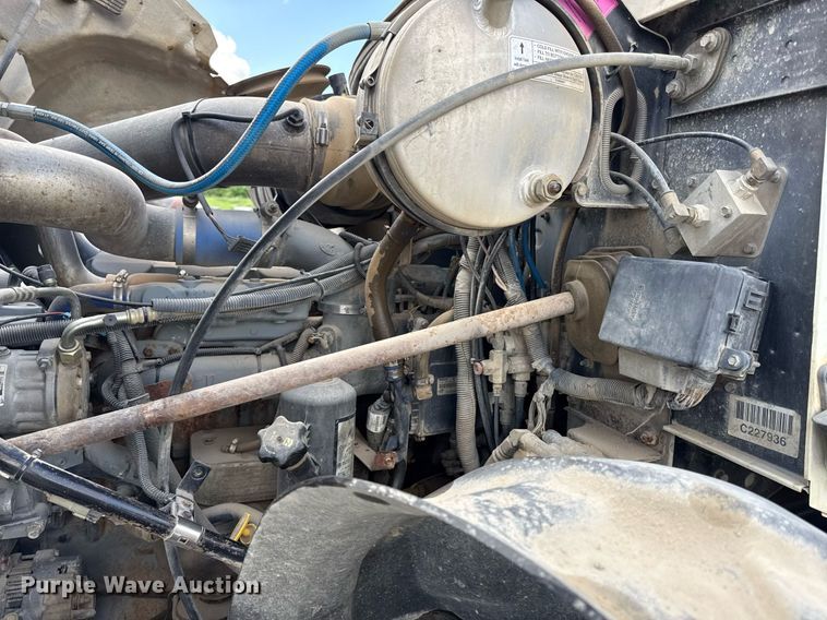 image for item OF9348 2005 Mack CV713 dump truck