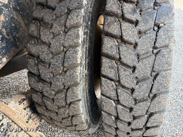 image for item OF9348 2005 Mack CV713 dump truck