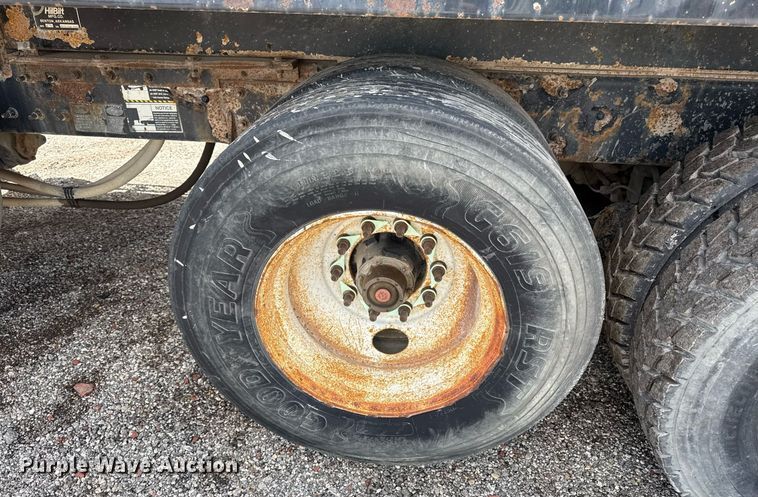 image for item OF9348 2005 Mack CV713 dump truck