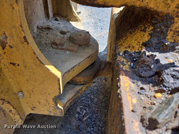 image for item YA0621 2008 Caterpillar D6K LGP dozer