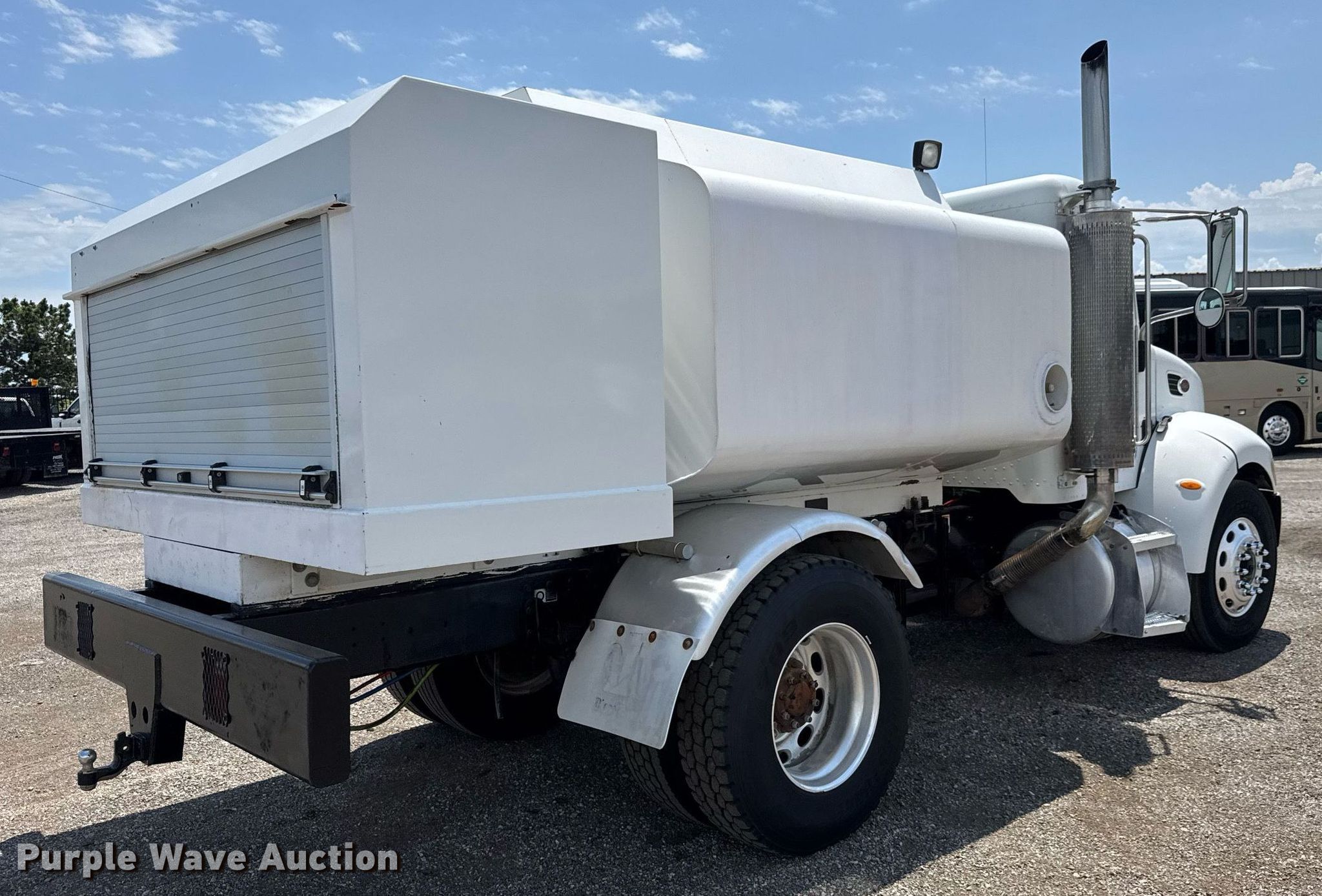 2006 Peterbilt 335 fuel / lube truck in Collinsville, OK