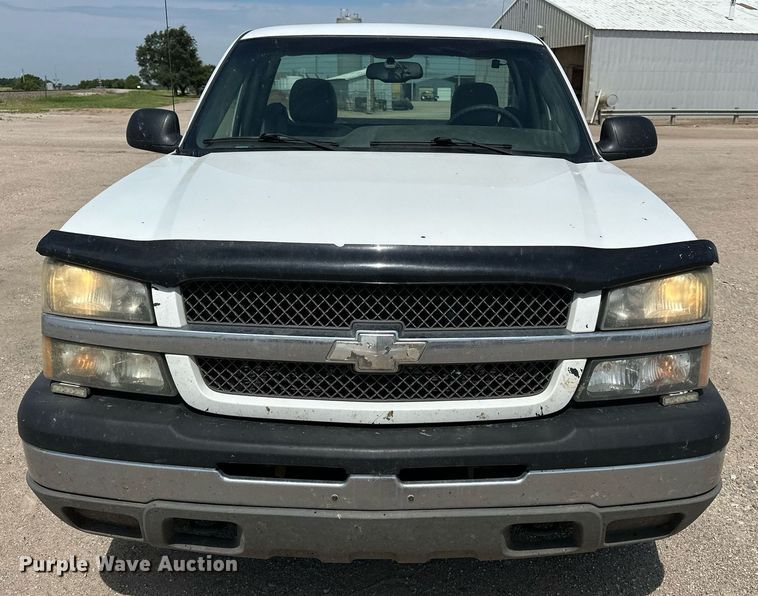 image for item DF8556 2004 Chevrolet Silverado 1500 pickup truck