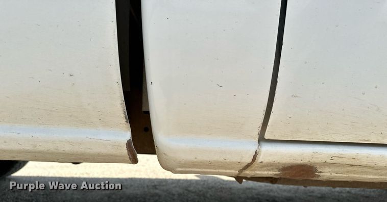 image for item DF8556 2004 Chevrolet Silverado 1500 pickup truck