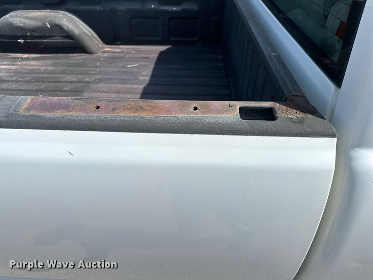 image for item DF8556 2004 Chevrolet Silverado 1500 pickup truck