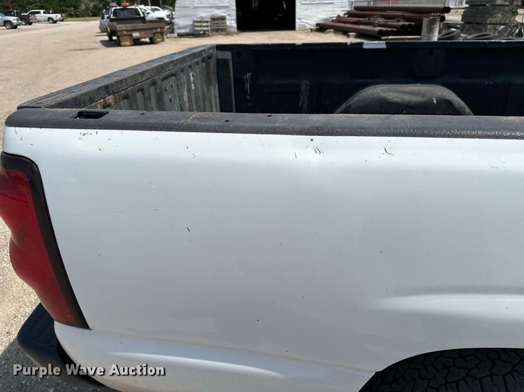image for item DF8556 2004 Chevrolet Silverado 1500 pickup truck