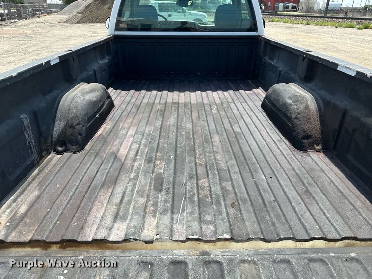 image for item DF8556 2004 Chevrolet Silverado 1500 pickup truck