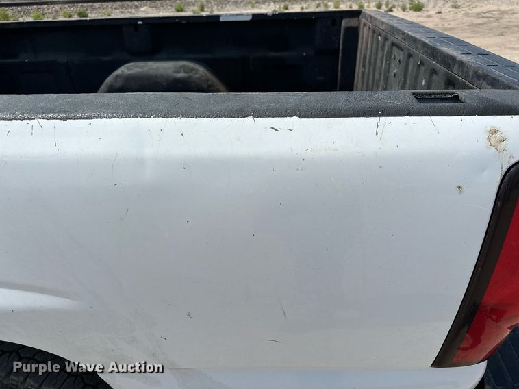 image for item DF8556 2004 Chevrolet Silverado 1500 pickup truck