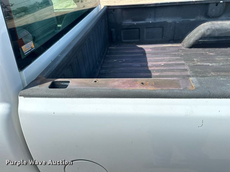 image for item DF8556 2004 Chevrolet Silverado 1500 pickup truck