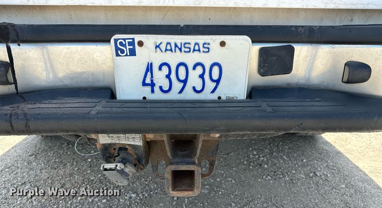 image for item DF8556 2004 Chevrolet Silverado 1500 pickup truck