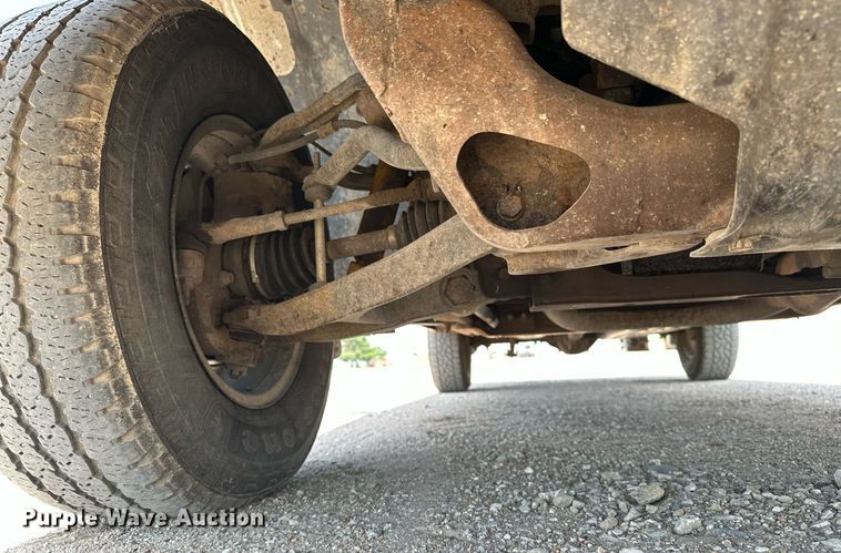 image for item DF8556 2004 Chevrolet Silverado 1500 pickup truck