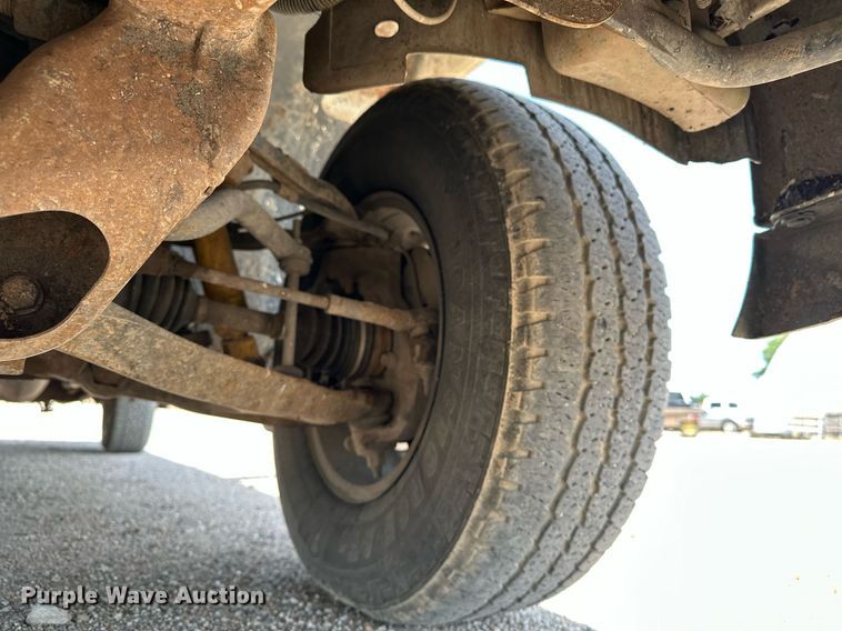 image for item DF8556 2004 Chevrolet Silverado 1500 pickup truck