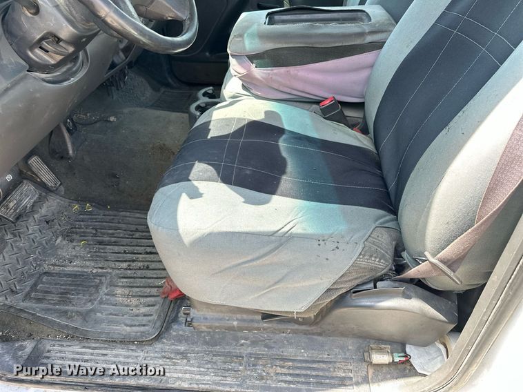 image for item DF8556 2004 Chevrolet Silverado 1500 pickup truck