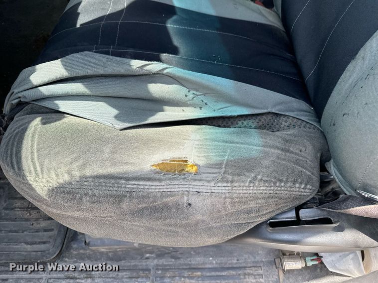 image for item DF8556 2004 Chevrolet Silverado 1500 pickup truck