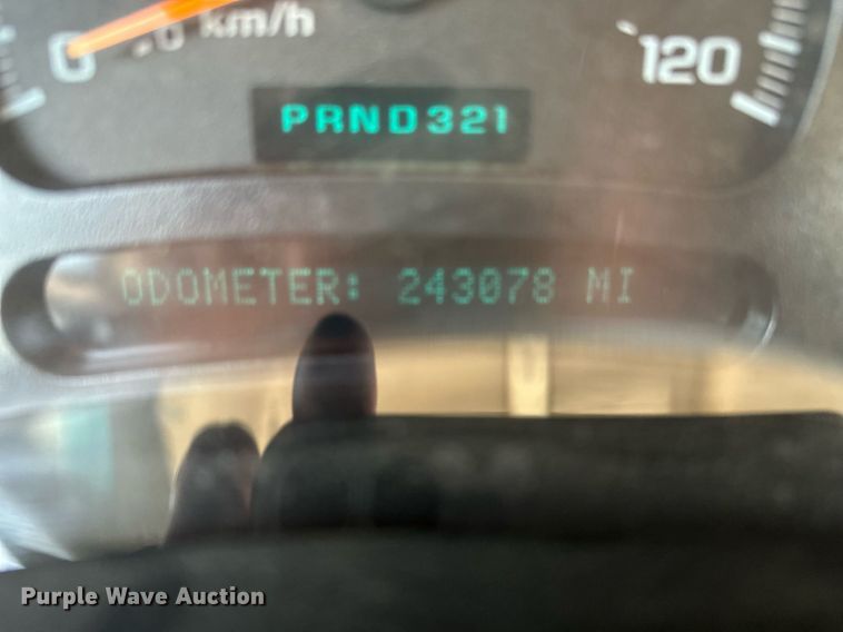 image for item DF8556 2004 Chevrolet Silverado 1500 pickup truck