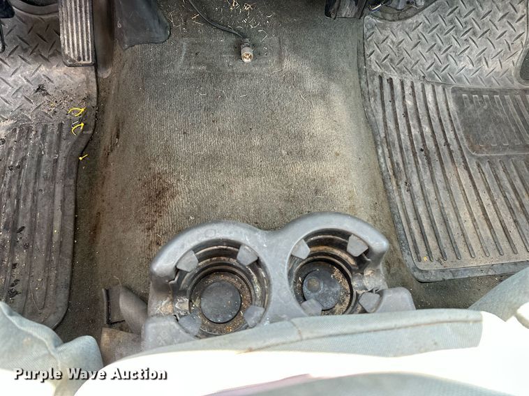 image for item DF8556 2004 Chevrolet Silverado 1500 pickup truck