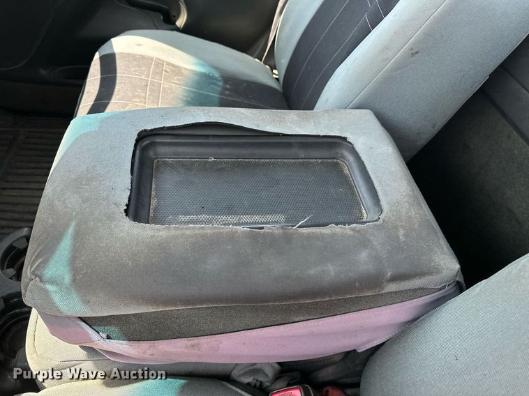 image for item DF8556 2004 Chevrolet Silverado 1500 pickup truck