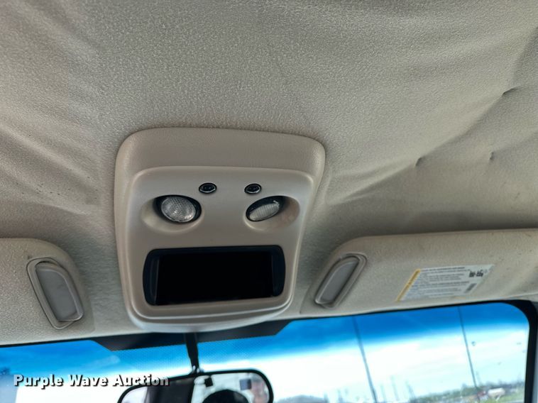 image for item DF8556 2004 Chevrolet Silverado 1500 pickup truck