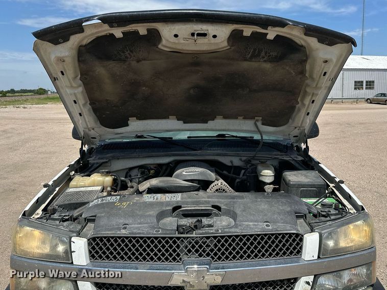 image for item DF8556 2004 Chevrolet Silverado 1500 pickup truck