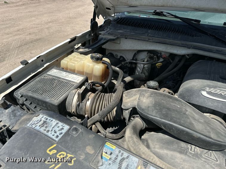 image for item DF8556 2004 Chevrolet Silverado 1500 pickup truck