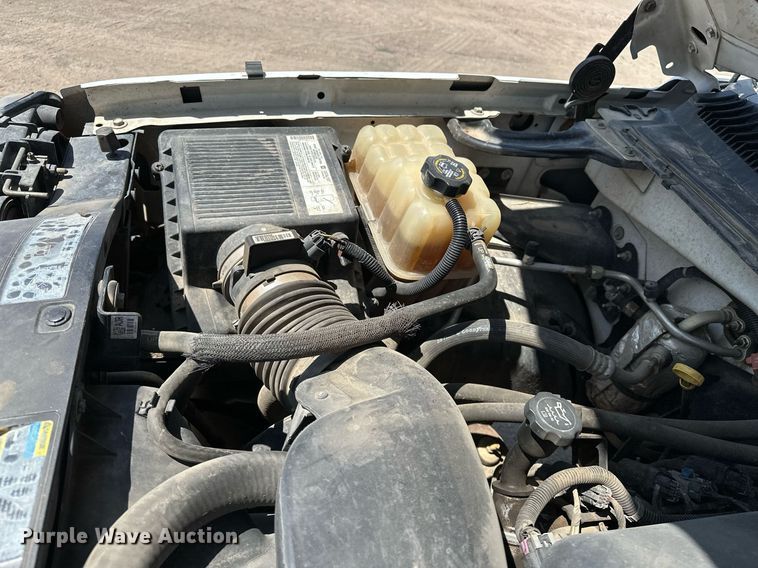 image for item DF8556 2004 Chevrolet Silverado 1500 pickup truck