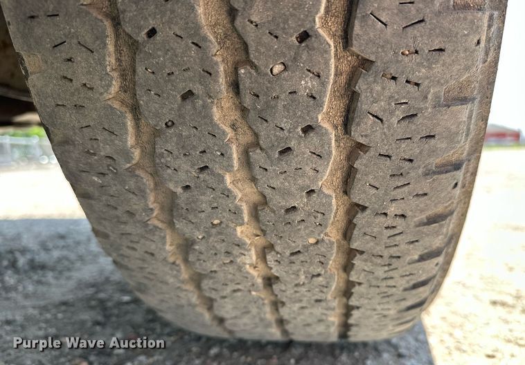 image for item DF8556 2004 Chevrolet Silverado 1500 pickup truck