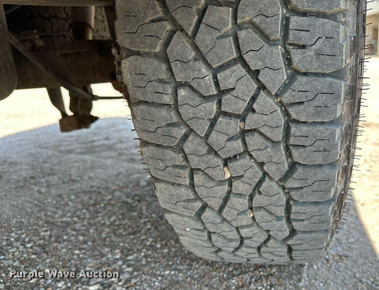 image for item DF8556 2004 Chevrolet Silverado 1500 pickup truck