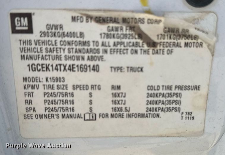 image for item DF8556 2004 Chevrolet Silverado 1500 pickup truck