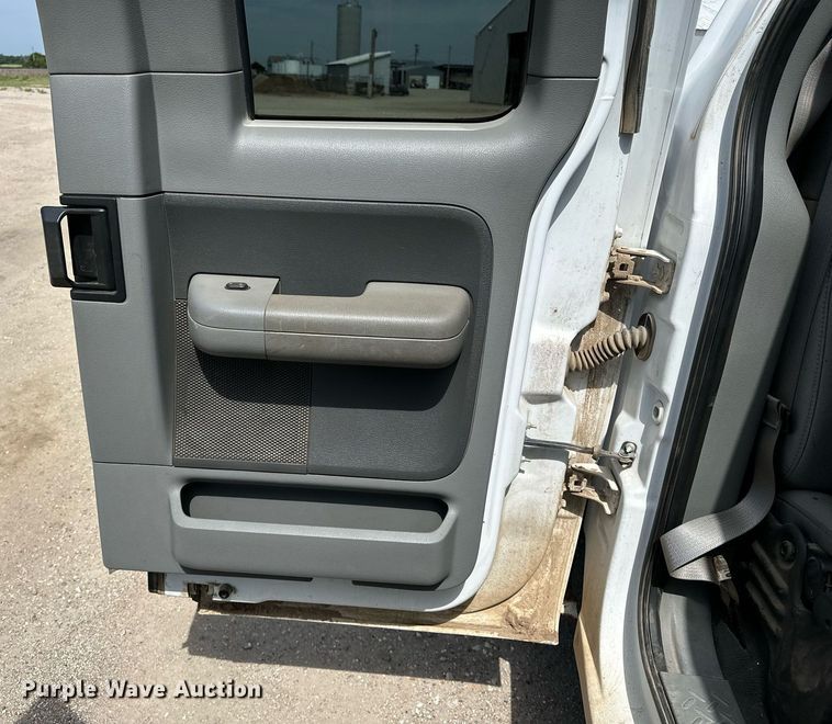 image for item DF8557 2007 Ford F150 SuperCab pickup truck