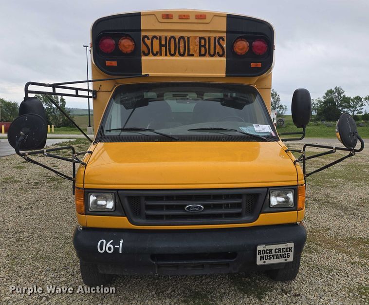 image for item DO7938 2006 Ford E450 Super Duty school bus