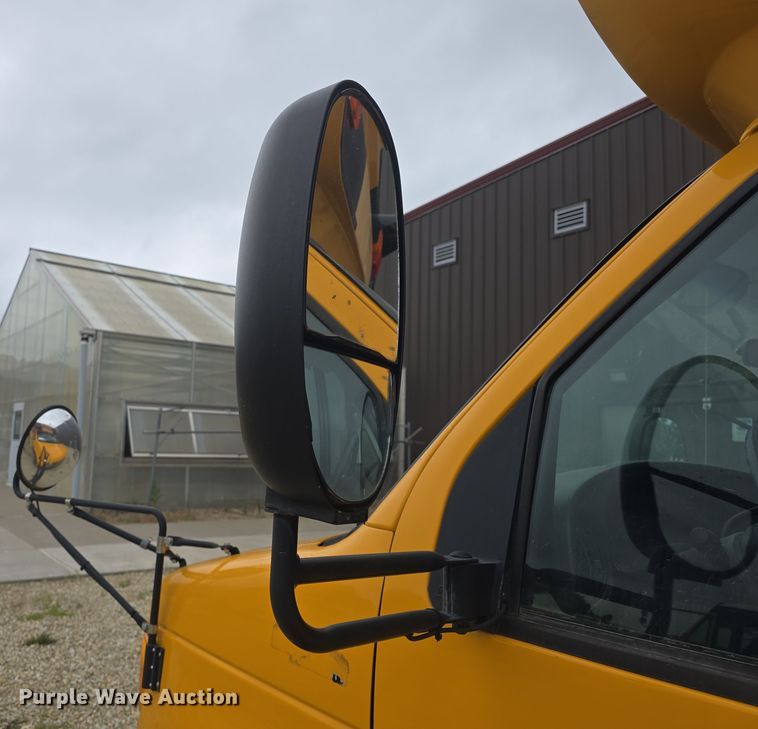 image for item DO7938 2006 Ford E450 Super Duty school bus