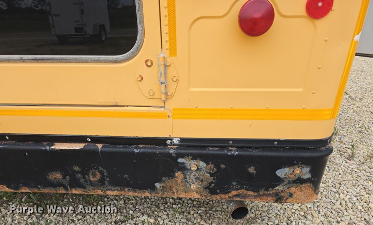 image for item DO7938 2006 Ford E450 Super Duty school bus