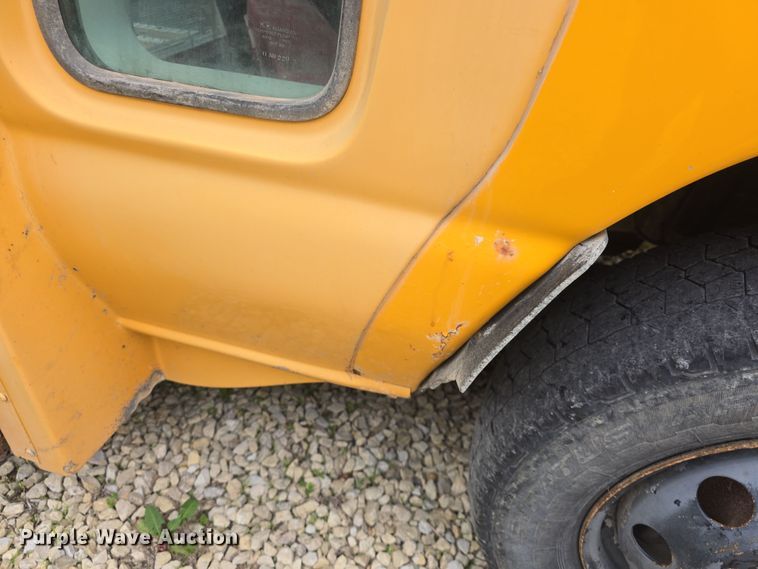 image for item DO7938 2006 Ford E450 Super Duty school bus