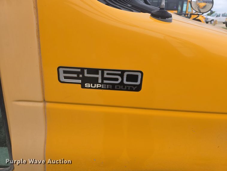 image for item DO7938 2006 Ford E450 Super Duty school bus
