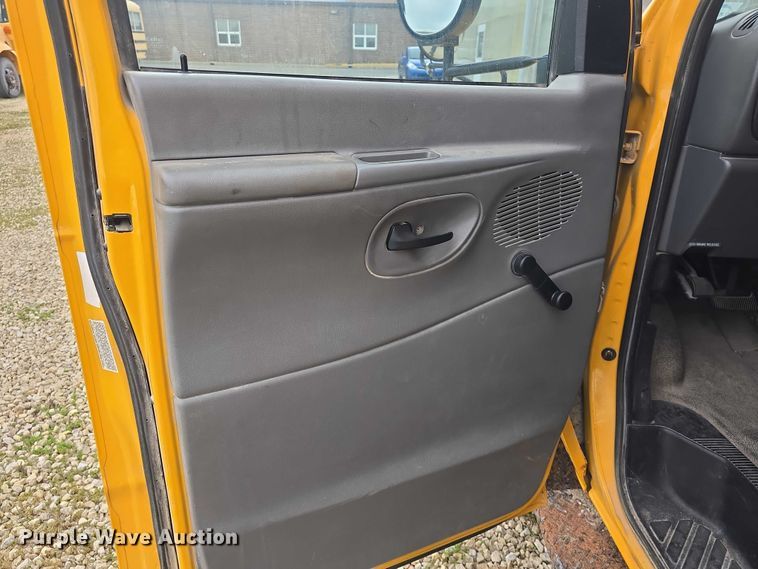 image for item DO7938 2006 Ford E450 Super Duty school bus