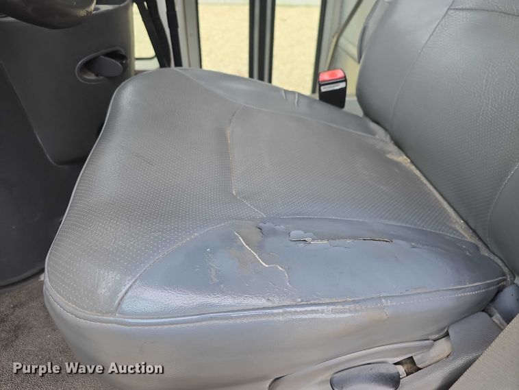 image for item DO7938 2006 Ford E450 Super Duty school bus