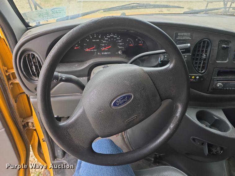 image for item DO7938 2006 Ford E450 Super Duty school bus