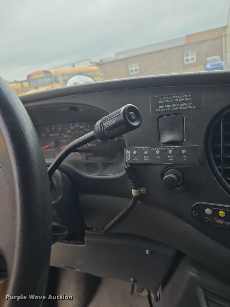 image for item DO7938 2006 Ford E450 Super Duty school bus