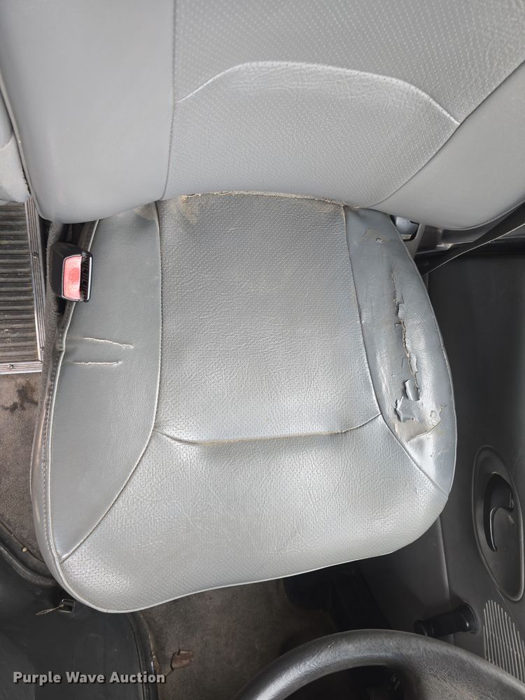 image for item DO7938 2006 Ford E450 Super Duty school bus