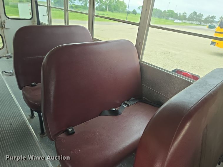 image for item DO7938 2006 Ford E450 Super Duty school bus