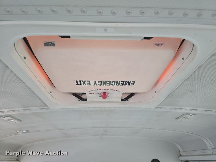 image for item DO7938 2006 Ford E450 Super Duty school bus