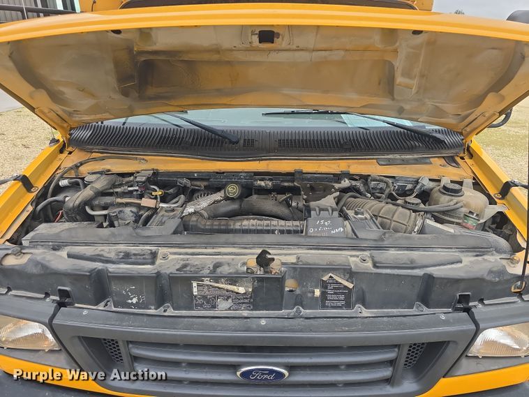 image for item DO7938 2006 Ford E450 Super Duty school bus