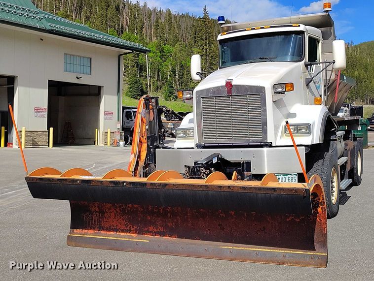 image for item DP5001 2009 Kenworth T800 spreader truck