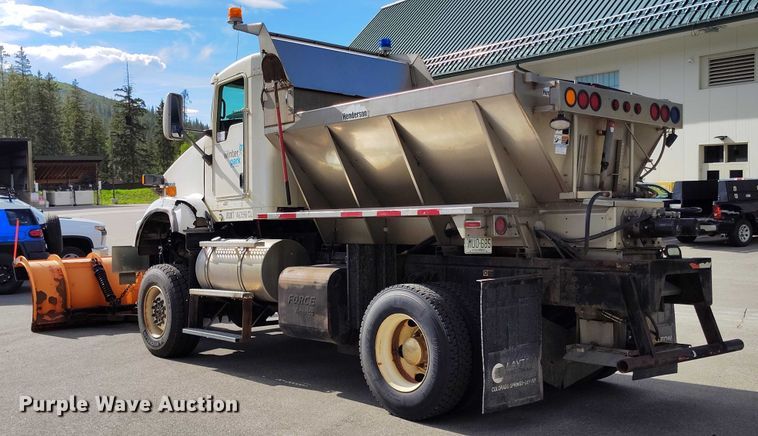 image for item DP5001 2009 Kenworth T800 spreader truck