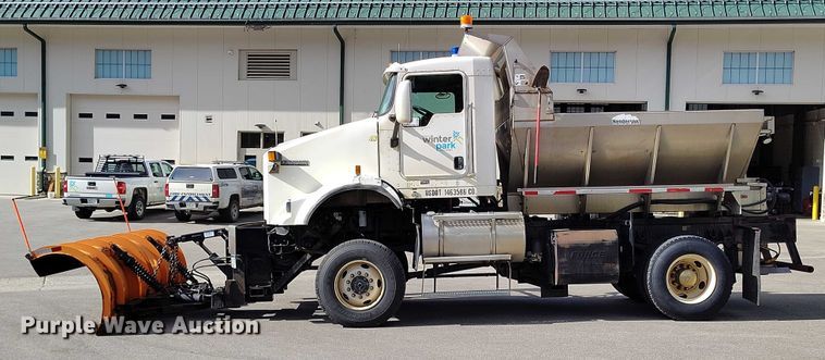 image for item DP5001 2009 Kenworth T800 spreader truck