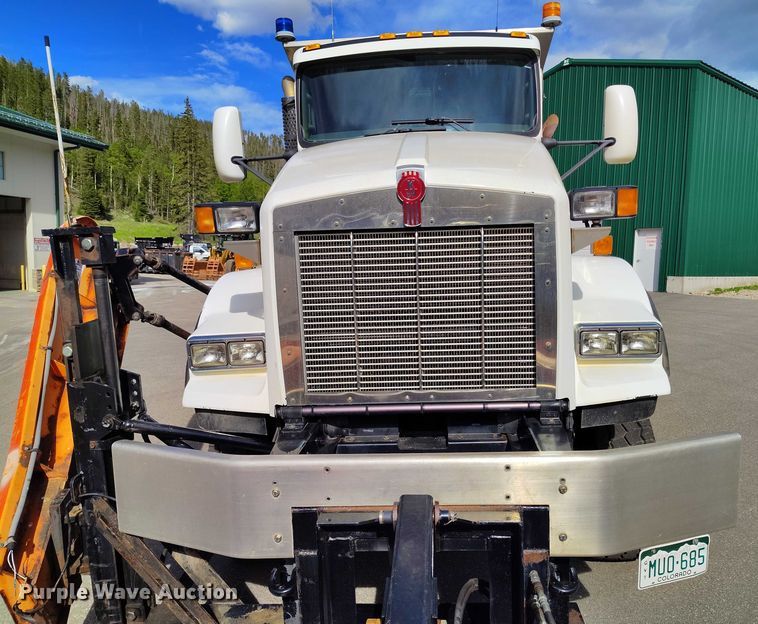 image for item DP5001 2009 Kenworth T800 spreader truck