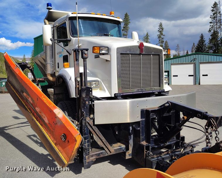 image for item DP5001 2009 Kenworth T800 spreader truck