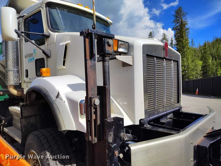 image for item DP5001 2009 Kenworth T800 spreader truck